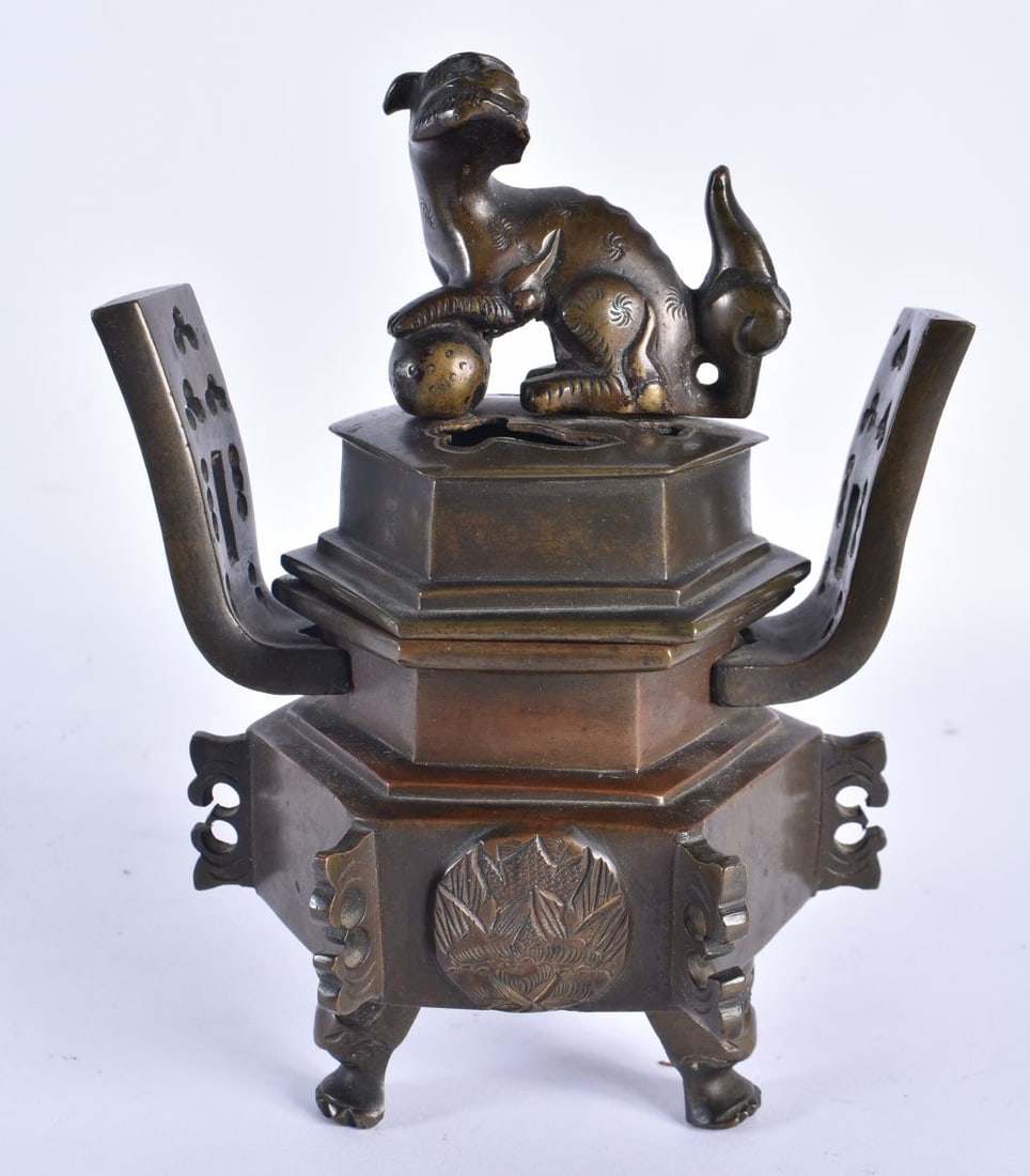 A 19TH CENTURY JAPANESE MEIJI PERIOD TWIN HANDLED BRONZE CENSER AND COVER. 19 cm x 12 cm.: A 19TH CENTURY JAPANESE MEIJI PERIOD TWIN HANDLED BRONZE CENSER AND COVER. 19 cm x 12 cm.