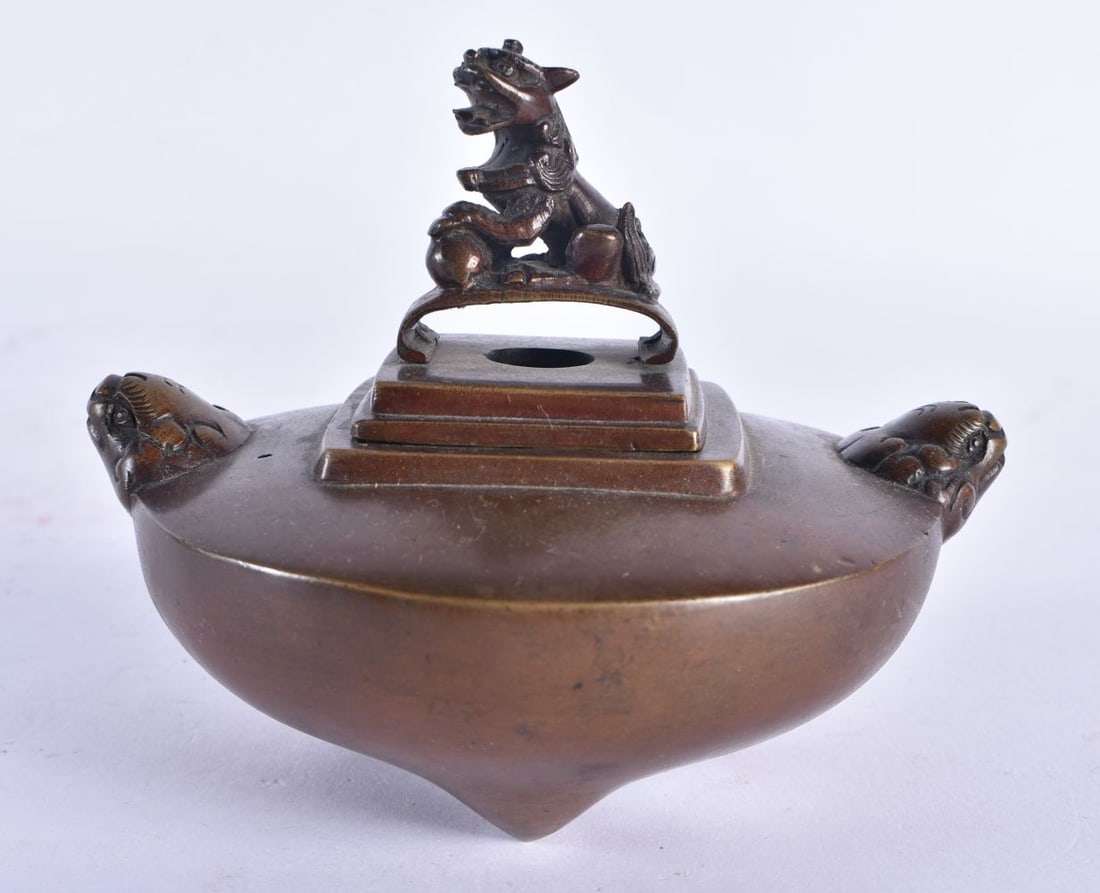 A 19TH CENTURY JAPANESE MEIJI PERIOD BRONZE CENSER AND COVER. 10 cm x 10 cm.: A 19TH CENTURY JAPANESE MEIJI PERIOD BRONZE CENSER AND COVER. 10 cm x 10 cm.