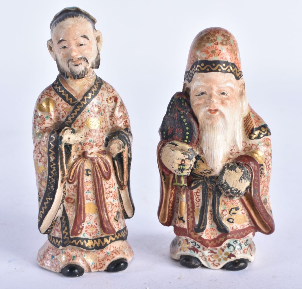 A RARE PAIR OF 19TH CENTURY JAPANESE MEIJI PERIOD SATSUMA FIGURES possibly chess pieces. 9 cm high.: A RARE PAIR OF 19TH CENTURY JAPANESE MEIJI PERIOD SATSUMA FIGURES possibly chess pieces. 9 cm high.
