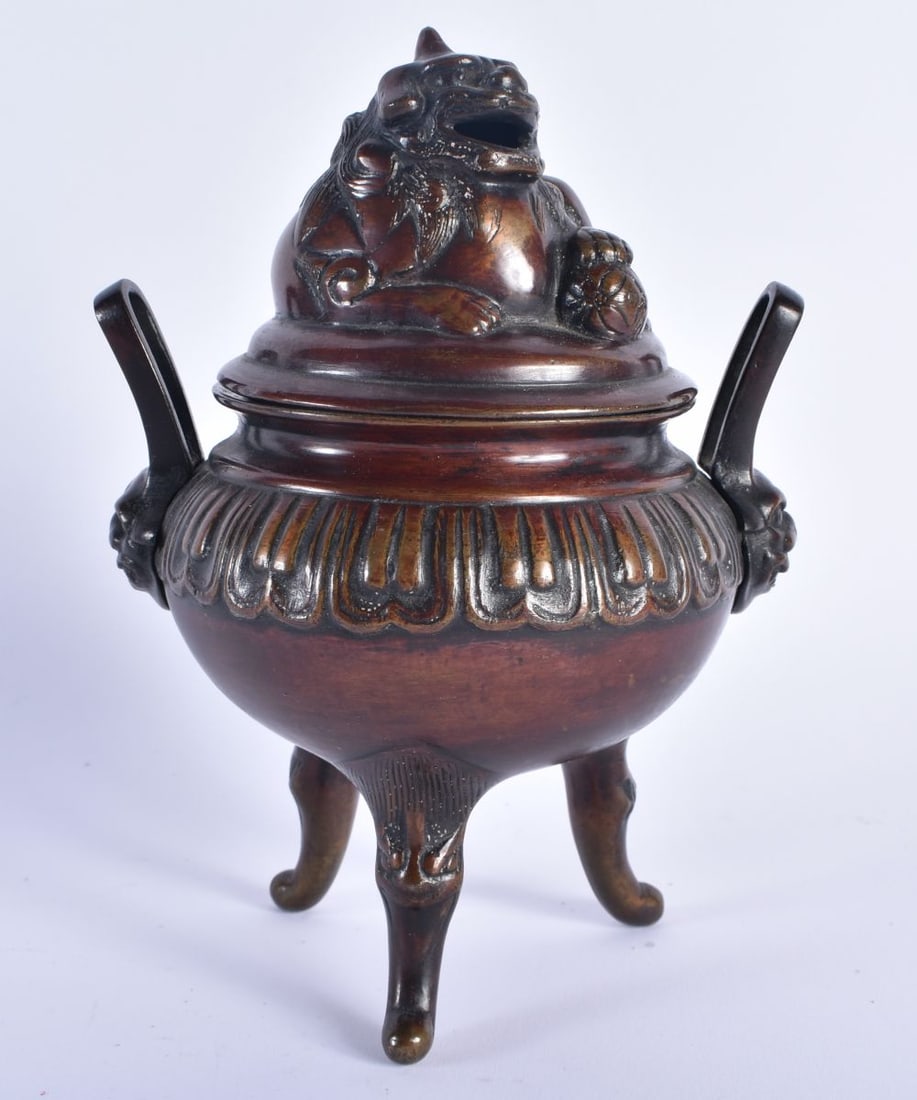 A LATE 19TH CENTURY JAPANESE MEIJI PERIOD BRONZE CENSER AND COVER. 18cm x 10 cm.: A LATE 19TH CENTURY JAPANESE MEIJI PERIOD BRONZE CENSER AND COVER. 18cm x 10 cm.