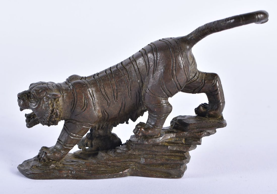 A JAPANESE BRONZE TIGER OKIMONO. 12 cm long.: A JAPANESE BRONZE TIGER OKIMONO. 12 cm long.