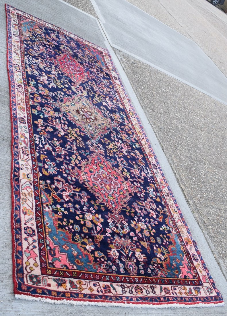 A Persian runner 326 x 129 cm: A Persian runner 326 x 129 cm