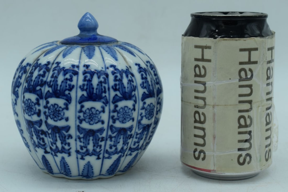 A Chinese porcelain blue and white pumpkin jar with lid 12 cm. (1 of 3)