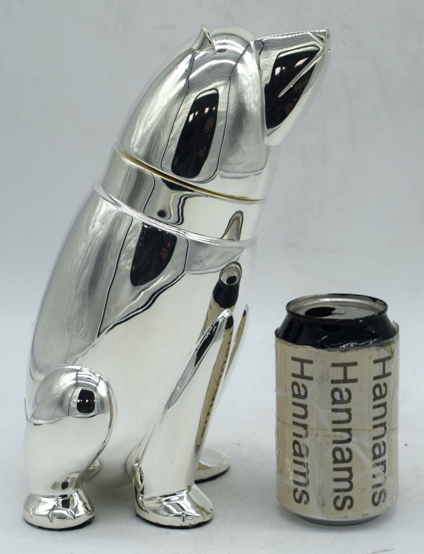 A silver plated Polar bear cocktail shaker 26cm.: A silver plated Polar bear cocktail shaker 26cm.