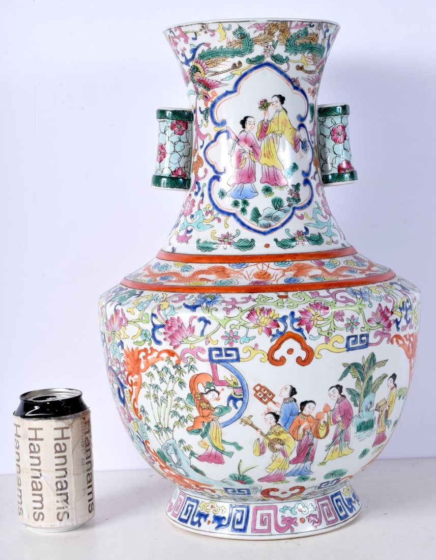 A large Chinese porcelain polychrome vase 42 cm. (1 of 4)