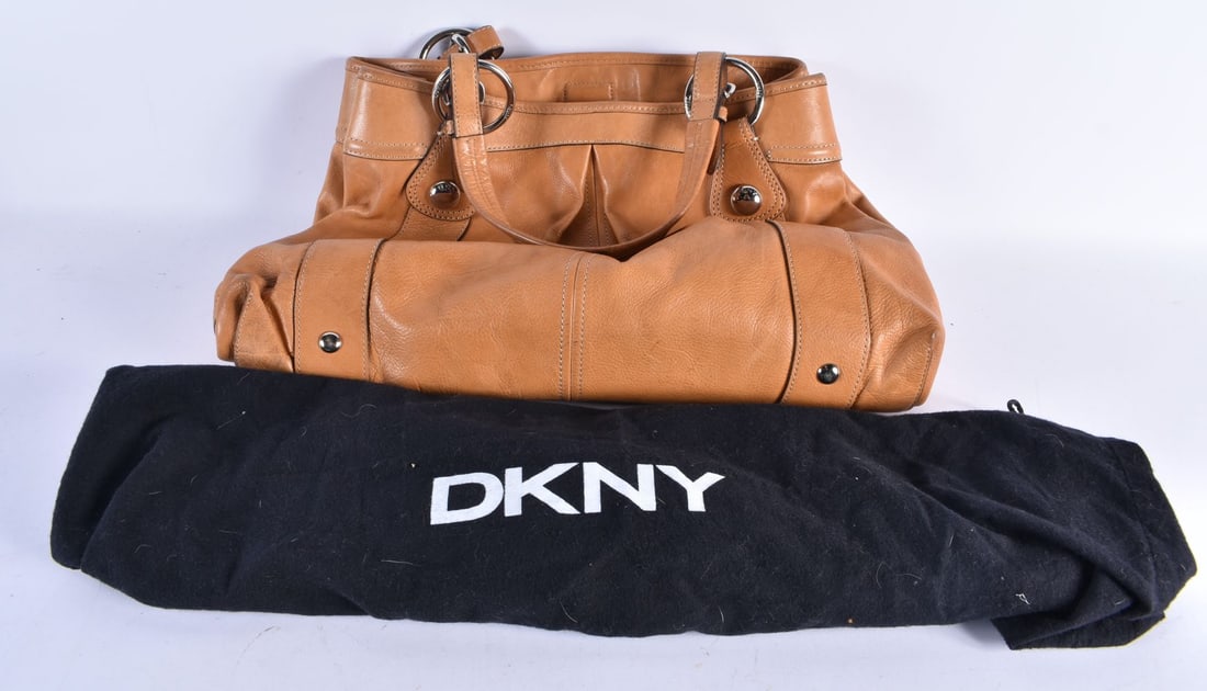 A DKNY HANDBAG. 44 cm wide.: A DKNY HANDBAG. 44 cm wide.