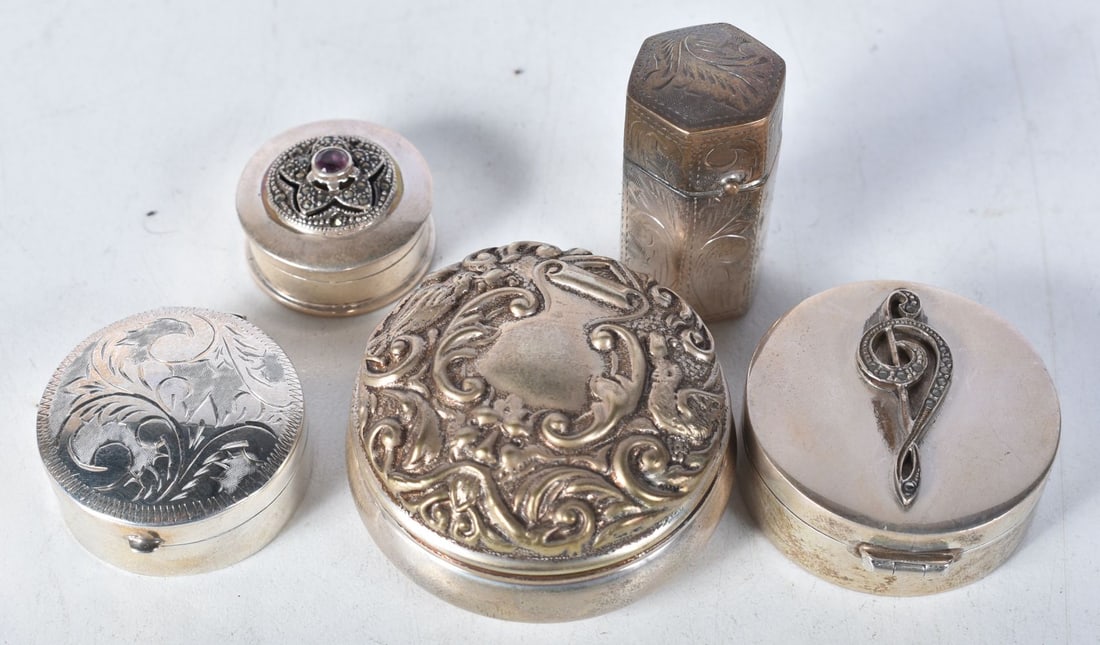 Five Silver Pill Boxes. Various marks incl 925. Largest 2.3cm x 4.5cm. Total weight 72g (5): Five Silver Pill Boxes. Various marks incl 925. Largest 2.3cm x 4.5cm. Total weight 72g (5)
