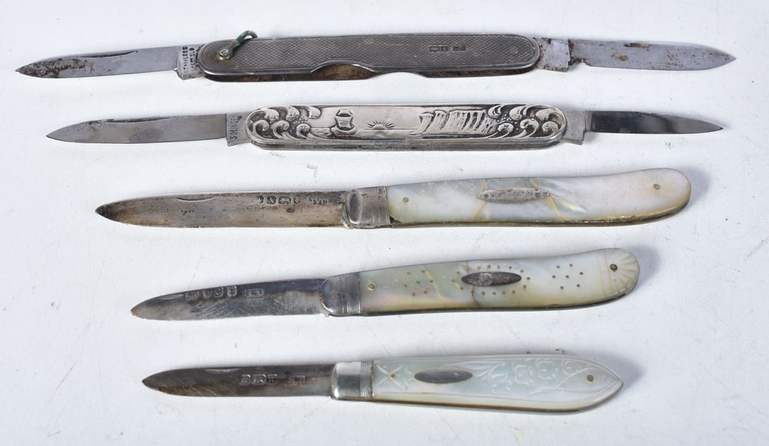 Three Silver Bladed Fruit Knives with Mother of Pearl Handles together with Two Silver Knives.  Vari (1 of 4)