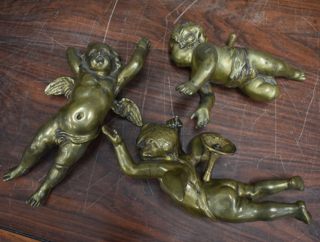 THREE ANTIQUE BRONZE CHERUBS. 31 cm wide. (3) (1 of 6)