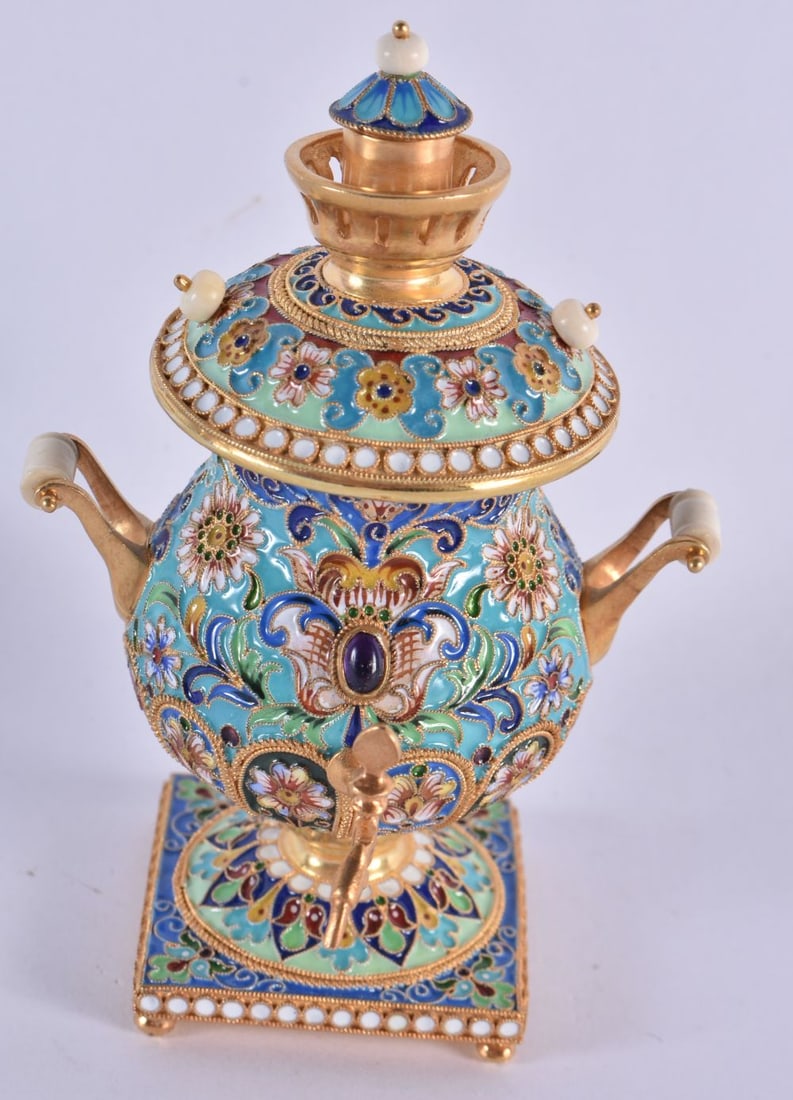 A Continental Silver Gilt and Enamel Samovar. 161 grams. 10.5 cm x 7.25cm x 7 cm.: A Continental Silver Gilt and Enamel Samovar. 161 grams. 10.5 cm x 7.25cm x 7 cm.