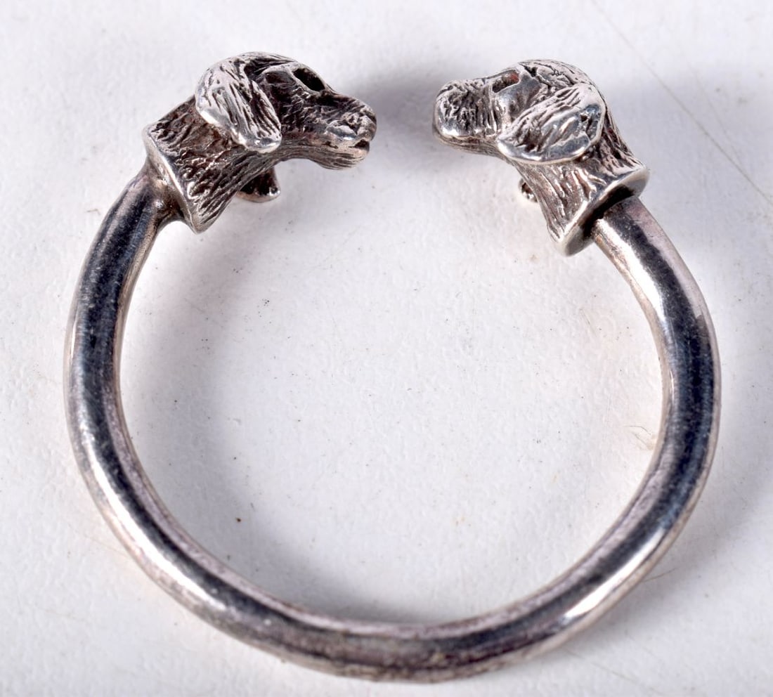 A MINIATURE SILVER DOG HEAD TOGGLE. 12.5 grams. 3 cm wide. (1 of 2)