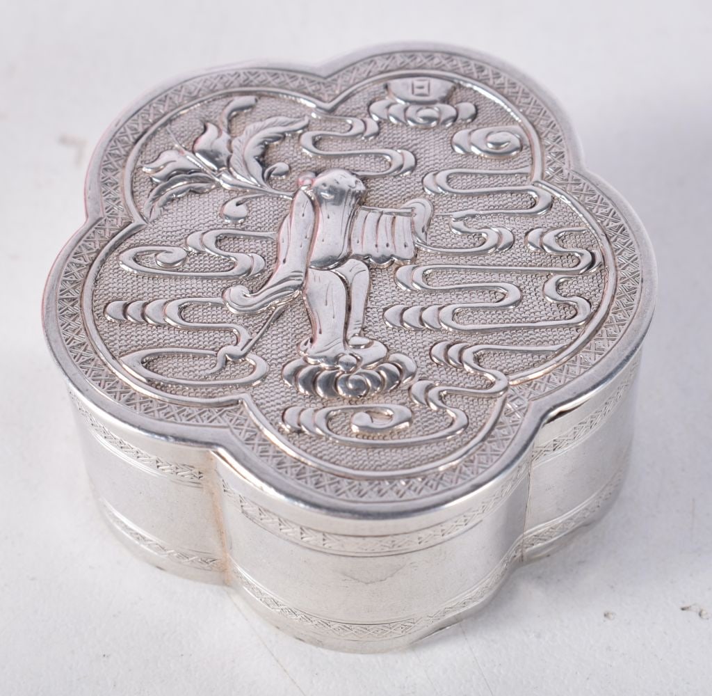 A Chinese Silver Box and Cover with Embossed Lid. Chinese Marks. 4.4cm x 2cm, weight 24.2g (1 of 4)