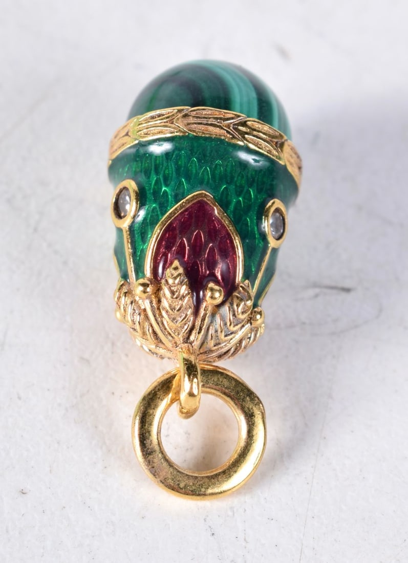A CONTINENTAL SILVER MALACHITE PENDANT. 6.1 grams. 2.25cm x 1 cm. (1 of 3)