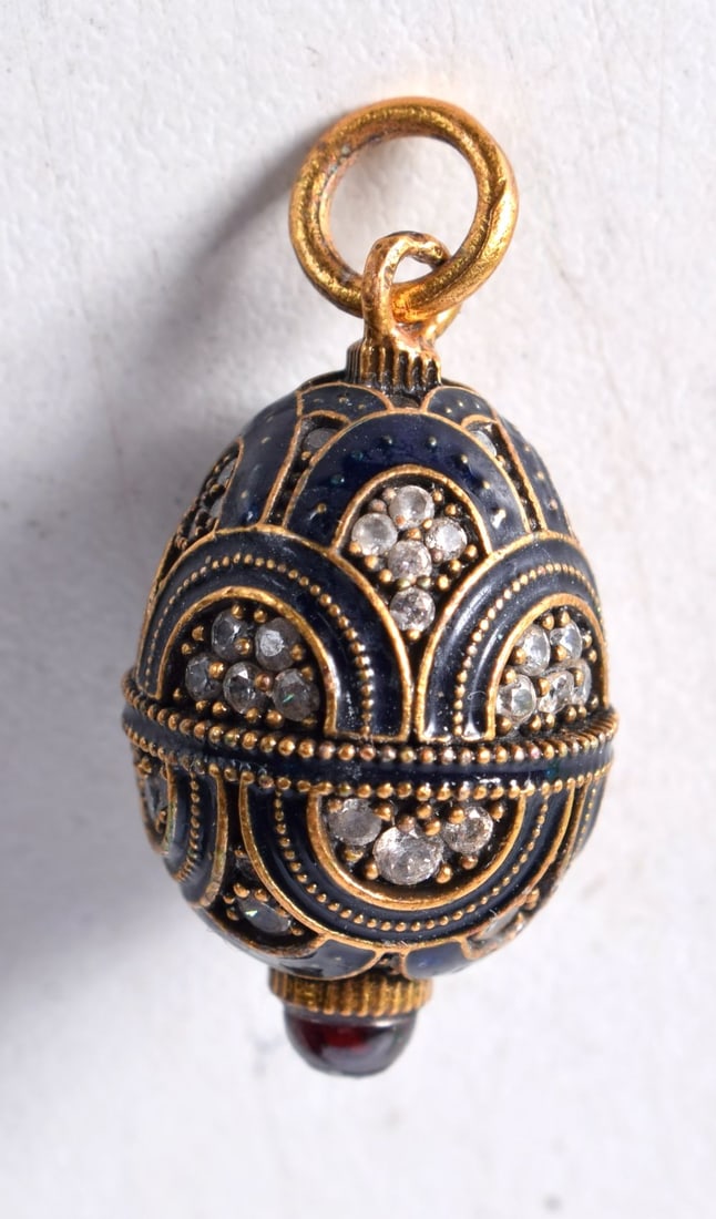 A CONTINENTAL SILVER AND ENAMEL EGG PENDANT. 5.9 grams. 2.5 cm x 1.5 cm. (1 of 3)