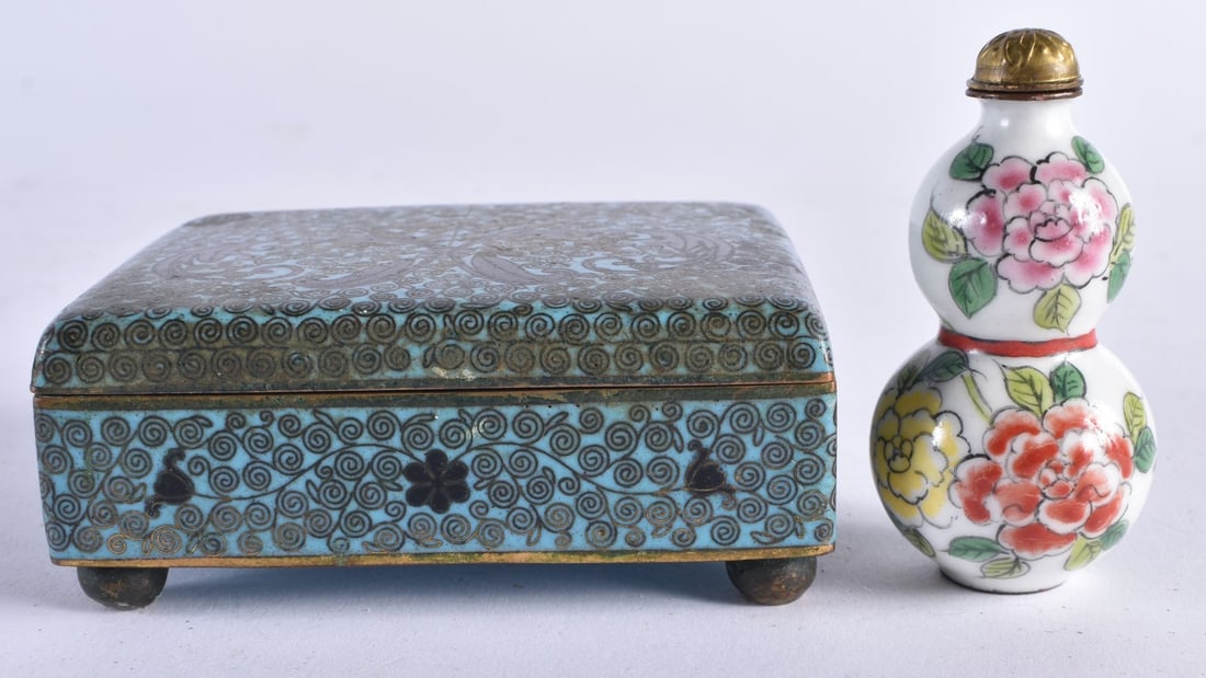 A LATE 19TH CENTURY CHINESE CLOISONNE ENAMEL CASKET together with a Canton enamel snuff bottle. Larg (1 of 8)