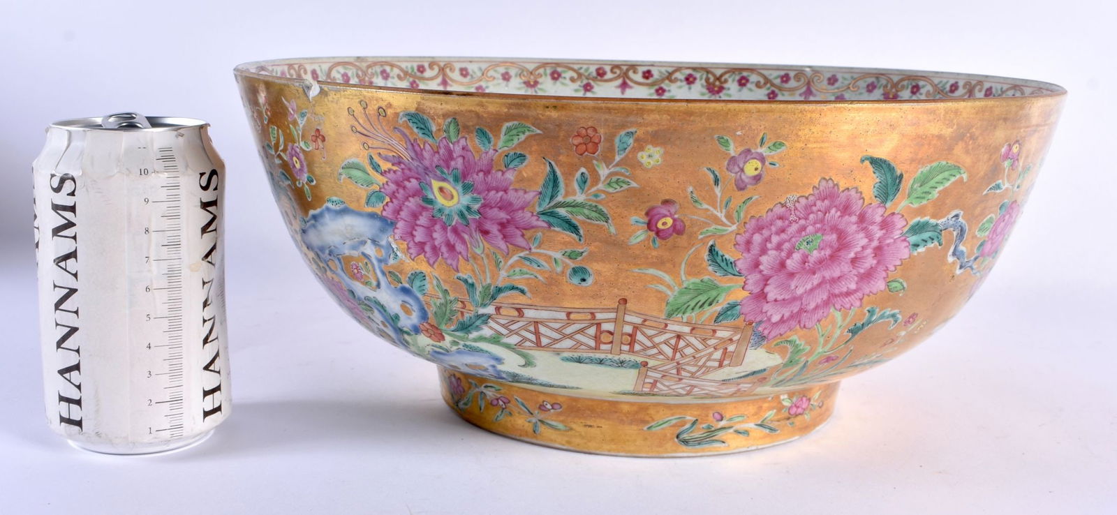 A LARGE 18TH CENTURY CHINESE EXPORT CLOBBERED PORCELAIN BOWL Qianlong. 32 cm x 14 cm. (1 of 6)