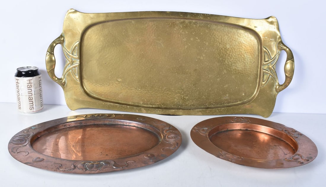 A large Art Nouveau brass tray together with 2 copper trays 63 x 27 cm. (3): A large Art Nouveau brass tray together with 2 copper trays 63 x 27 cm. (3)