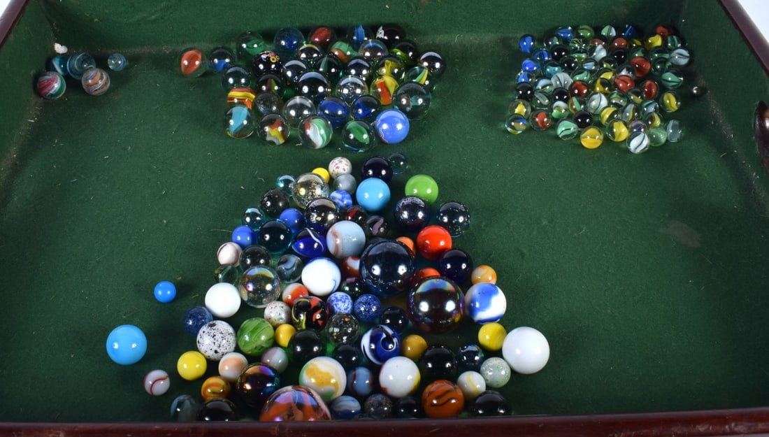 A Collection Of Antique And Vintage Marbles , approximately 185 Victorian, Edwardian and later glass (1 of 5)