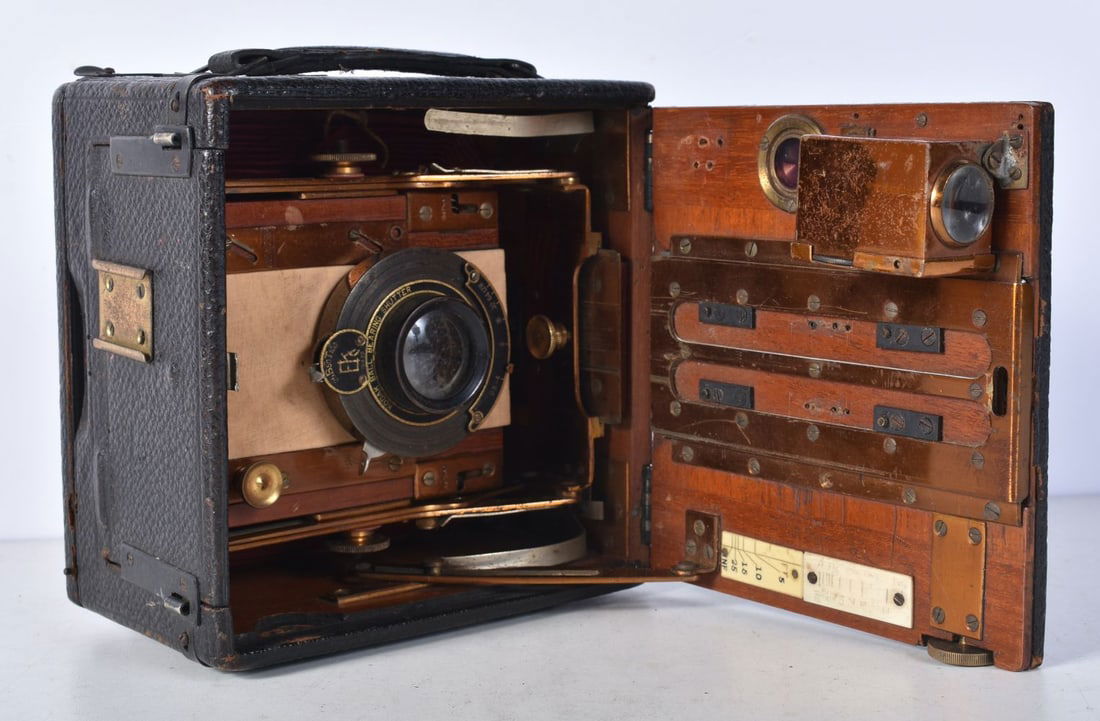 Sanderson 4x4 Antique Camera Working w/ Red Bellows Circa 1906 9 x 18 cm: Sanderson 4x4 Antique Camera Working w/ Red Bellows Circa 1906 9 x 18 cm