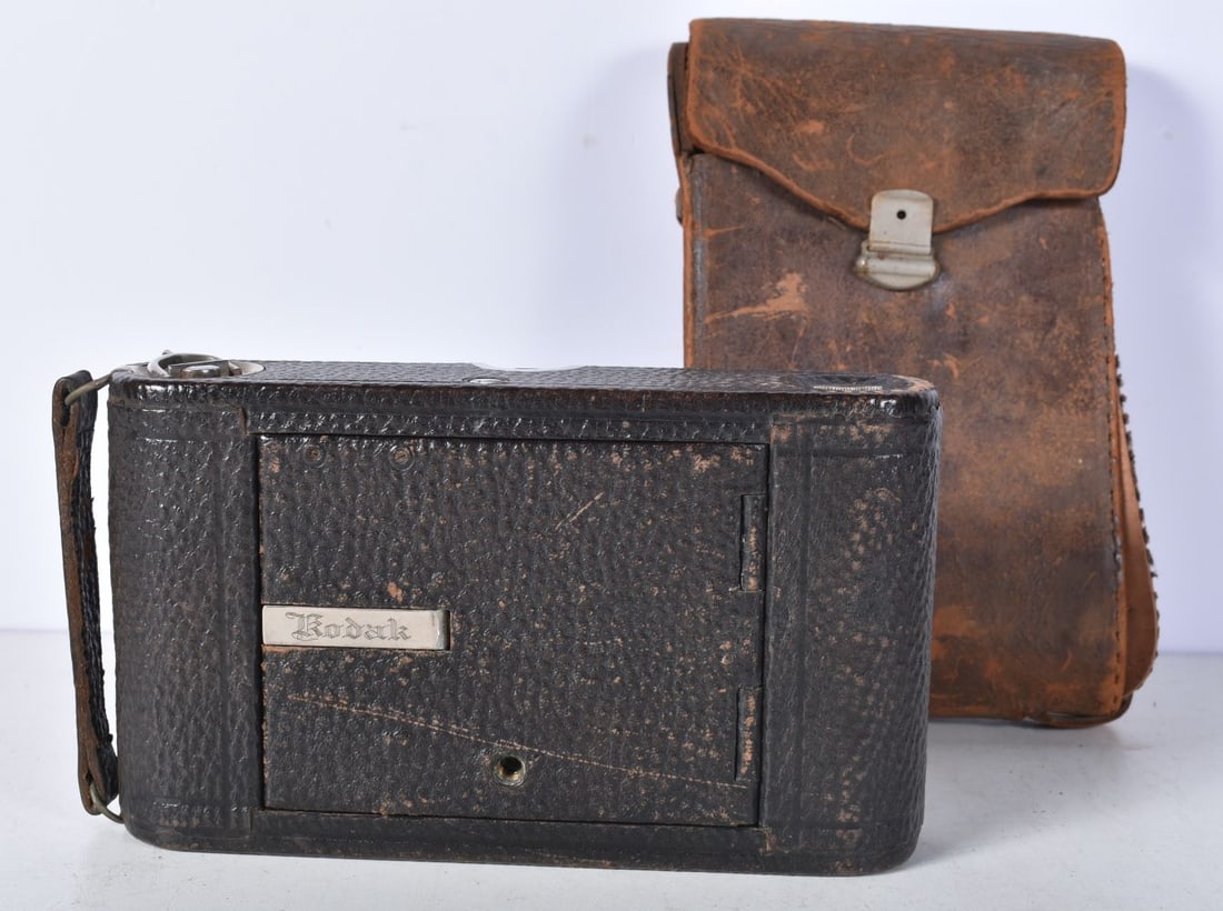 Kodak Eastman Folding Cartridge Antique Camera w/ Red Bellows & Leather Case Circa 1902: Kodak Eastman Folding Cartridge Antique Camera w/ Red Bellows & Leather Case Circa 1902