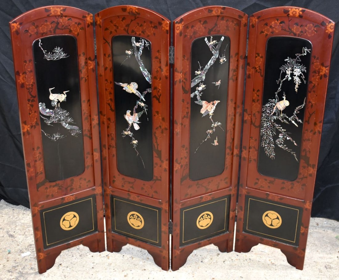 An early 20th Century Japanese folding screen decorated with mother of pearl and other materials 106 (1 of 9)