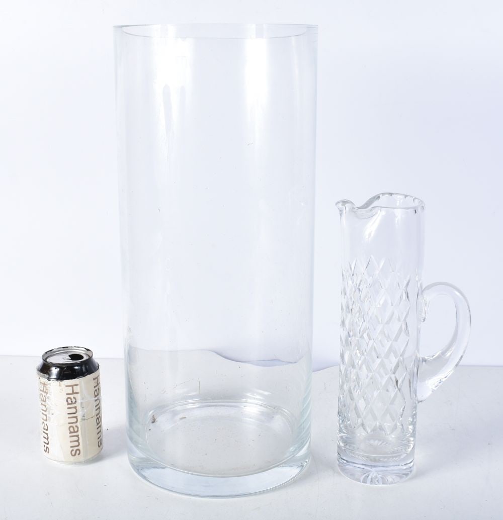 A large glass flower vase together with a Thomas Webb cut glass jug 45cm(2): A large glass flower vase together with a Thomas Webb cut glass jug 45cm(2)
