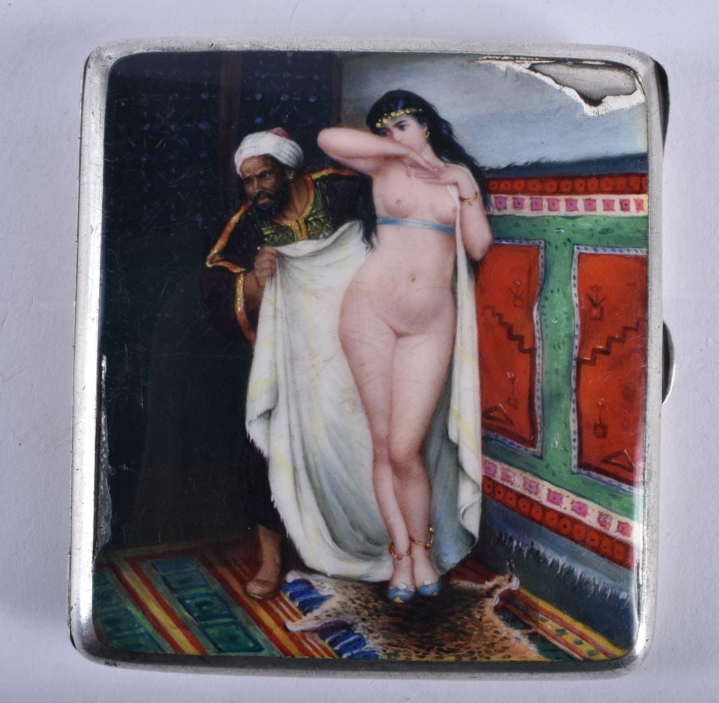 AN ART DECO SILVER AND ENAMEL CIGARETTE CASE depicting a Middle Eastern male revealing a semi glad g (1 of 4)