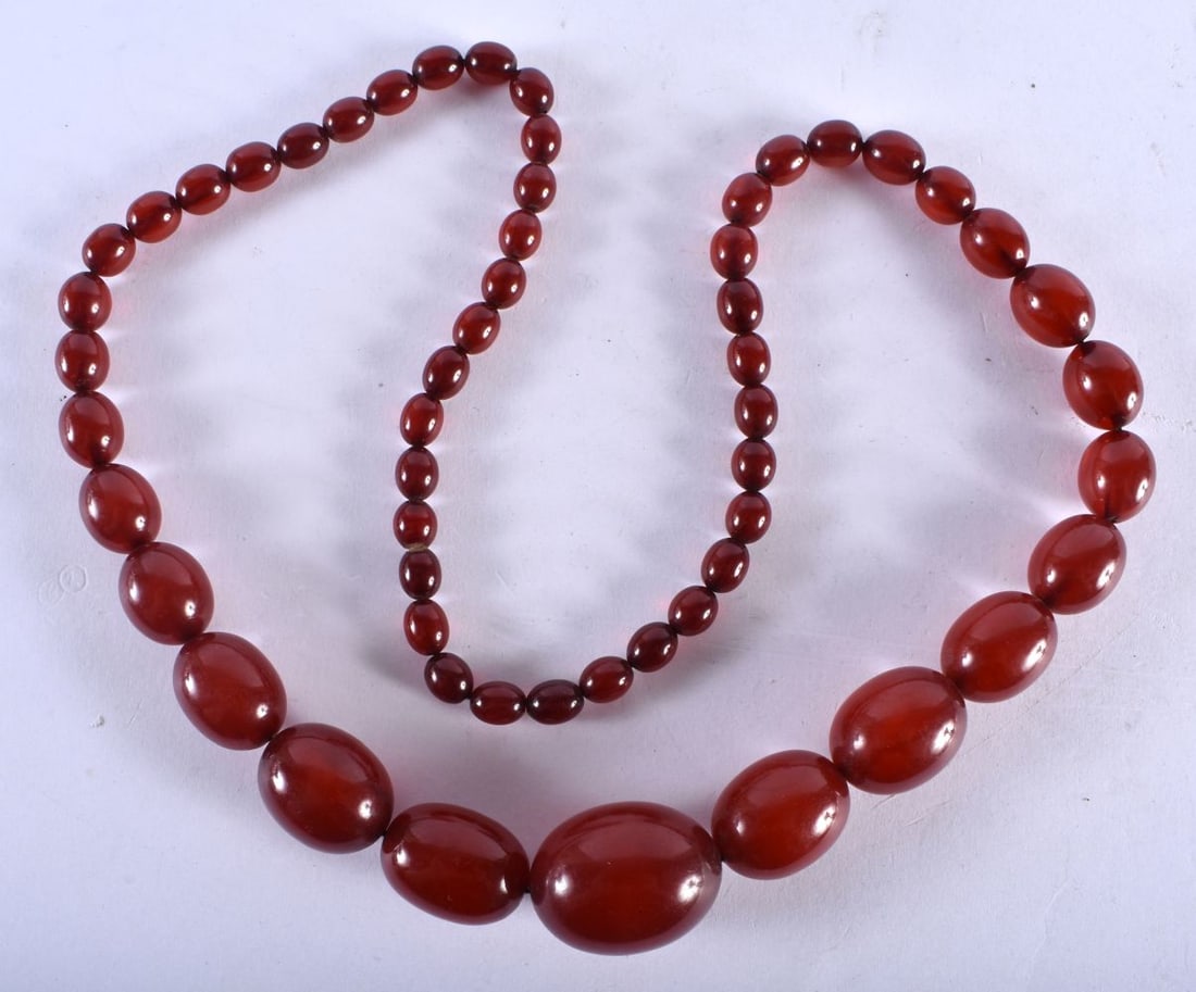 Cherry Bakelite graduated necklace with Bakelite screw clasp. 83 grams. 72 cm long, largest bead 3 c (1 of 3)