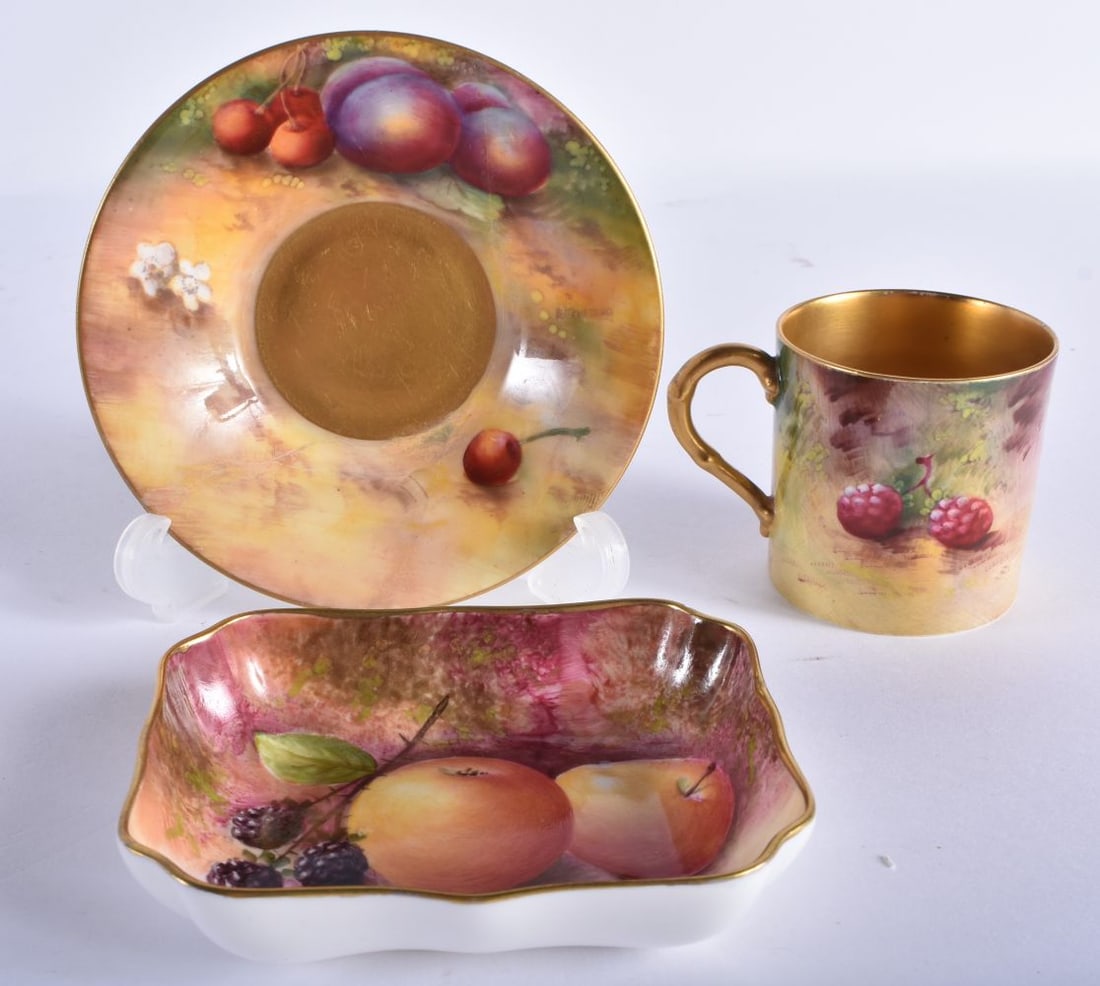 A ROYAL WORCESTER CUP AND SAUCER by Harry Ayrton, together with a porcelain fruit dish by Worcester (1 of 9)