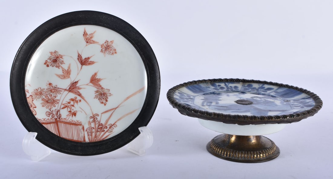 A 17TH/18TH CENTURY CHINESE BLUE AND WHITE PORCELAIN TAZZA Kangxi, together Kangxi rouge de fer dish (1 of 6)