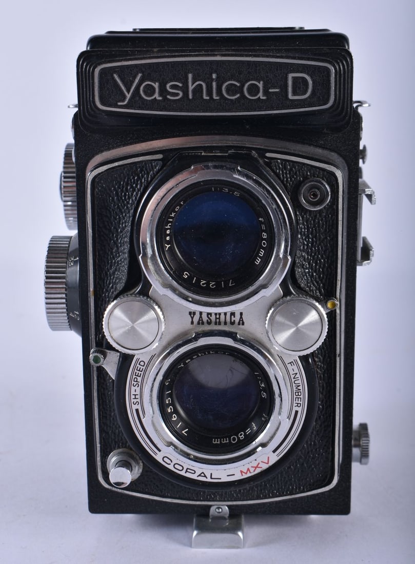Yashica-D Twin Lens Camera for Parts / Repairs. 15 cm x 10 cm. (1 of 6)