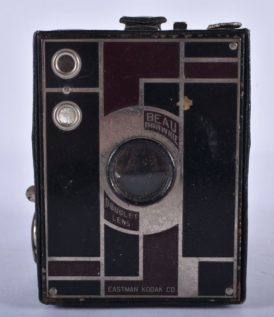 Kodak Beau Brownie Vintage Camera In Chocolate Colour for Parts / Repairs. 11 cm x 11 cm. (1 of 4)