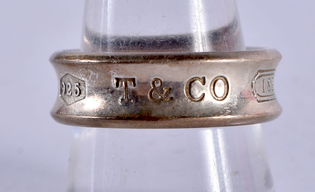 Silver concave band ring by designer Tiffany & Co. P. 8 grams. (1 of 5)