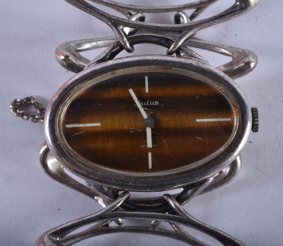Womens Indus Silver Cased C1970s Watch Hand-Wind Working. 64.7 grams. 4.5 cm internal width.: Womens Indus Silver Cased C1970s Watch Hand-Wind Working. 64.7 grams. 4.5 cm internal width.