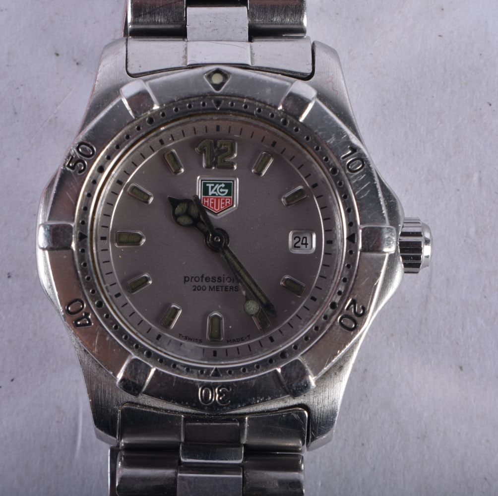 TAG Heuer Professional 200 Meter White Dial Watch.? Dial 3.2cm incl crown, working: TAG Heuer Professional 200 Meter White Dial Watch.? Dial 3.2cm incl crown, working