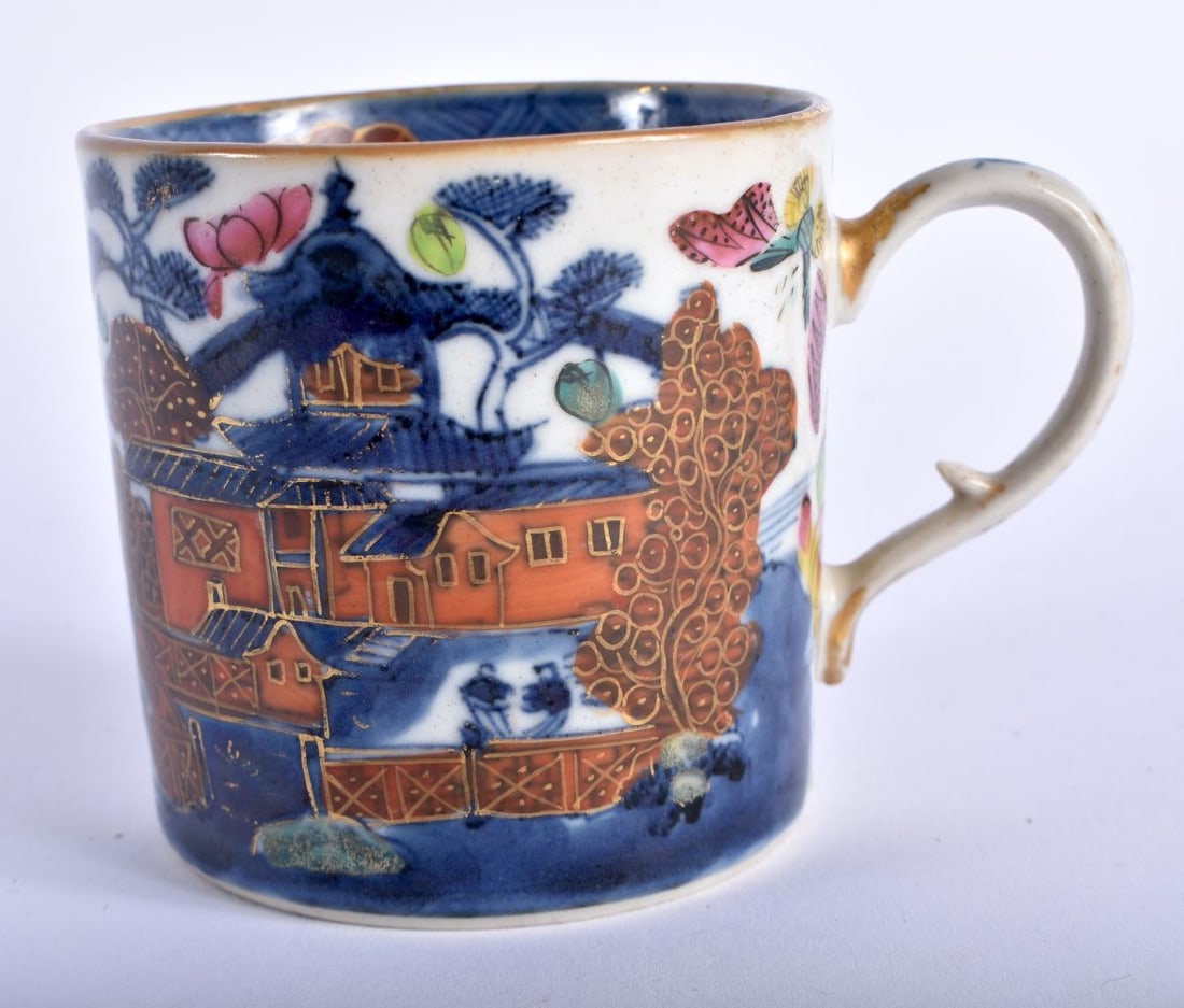 AN 18TH CENTURY CHINESE EXPORT CLOBBERED PORCELAIN MUG Qianlong, painted with landscapes. 8 cm wide. (1 of 6)