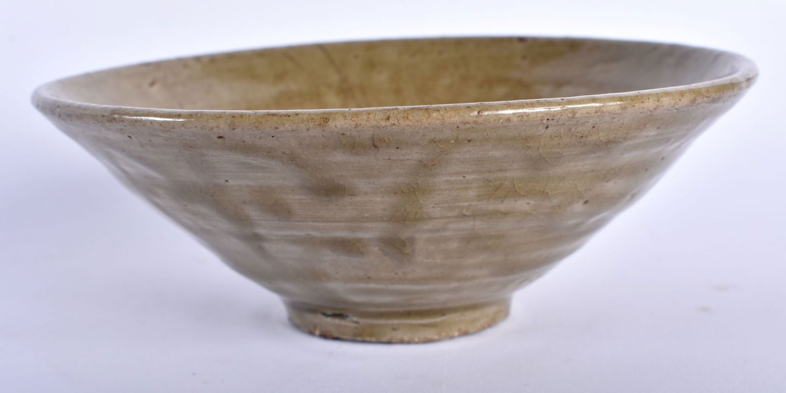 AN EARLY CHINESE CELADON GLAZED YUE WARE BOWL Yuan/Ming. 13.5 cm diameter. (1 of 4)