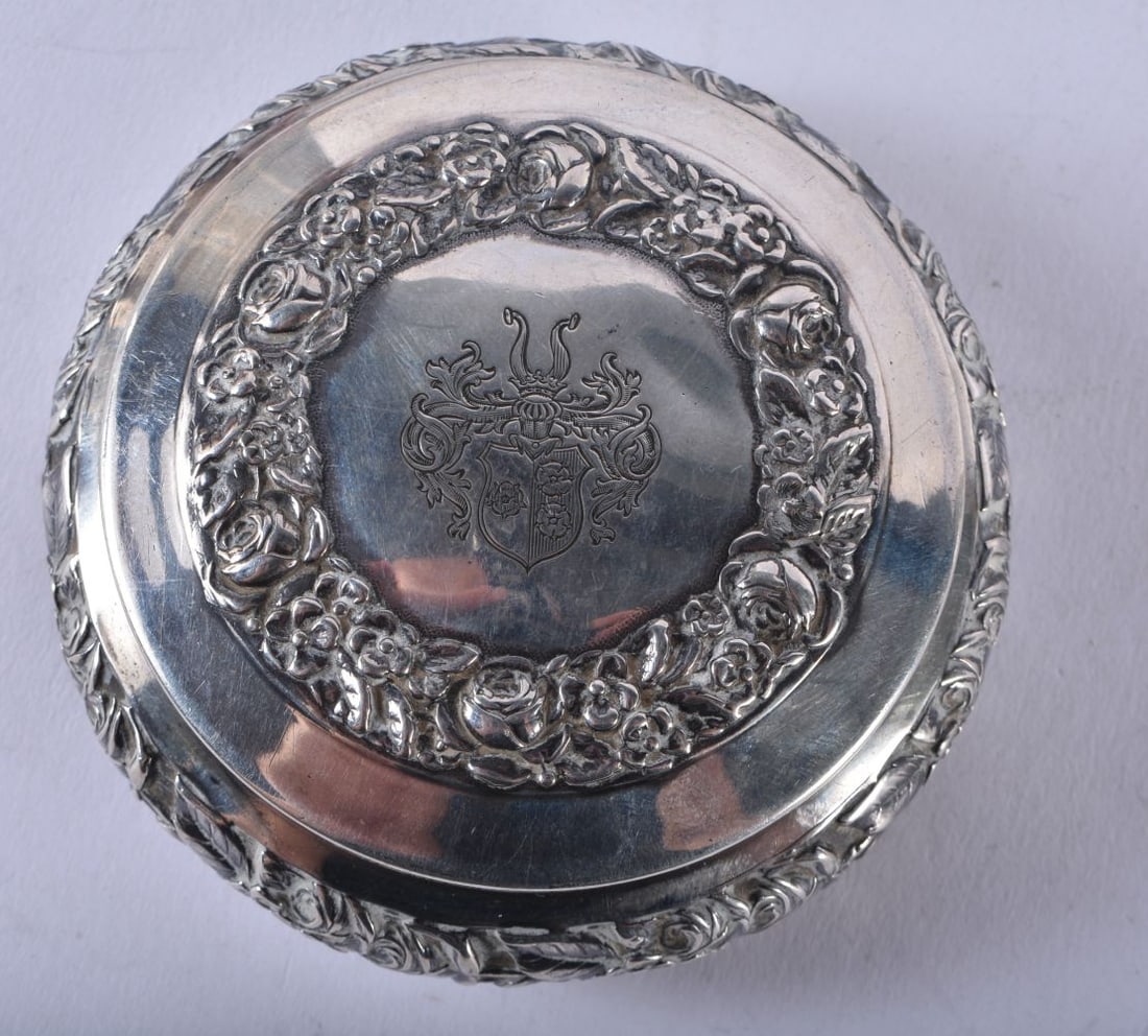 A Continental Silver Box and Cover.  Stamped 800.  8.1cm x 3cm, weight 71.4g (1 of 4)
