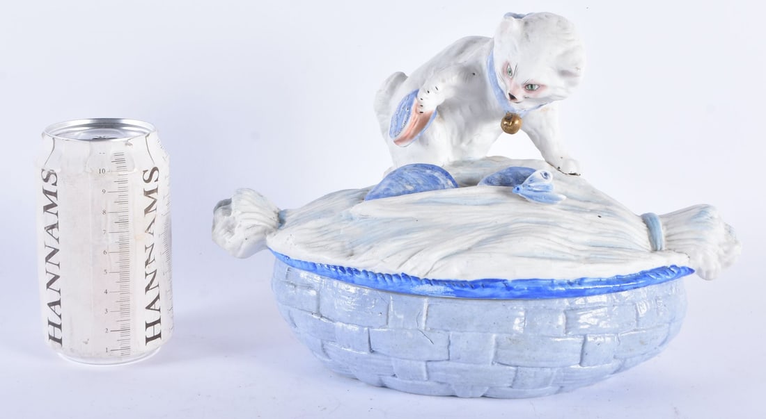 AN ANTIQUE INDIAN BISQUE PORCELAIN CAT BOX AND COVER modelled playing with clam shells. 24 cm x 17 c (1 of 5)