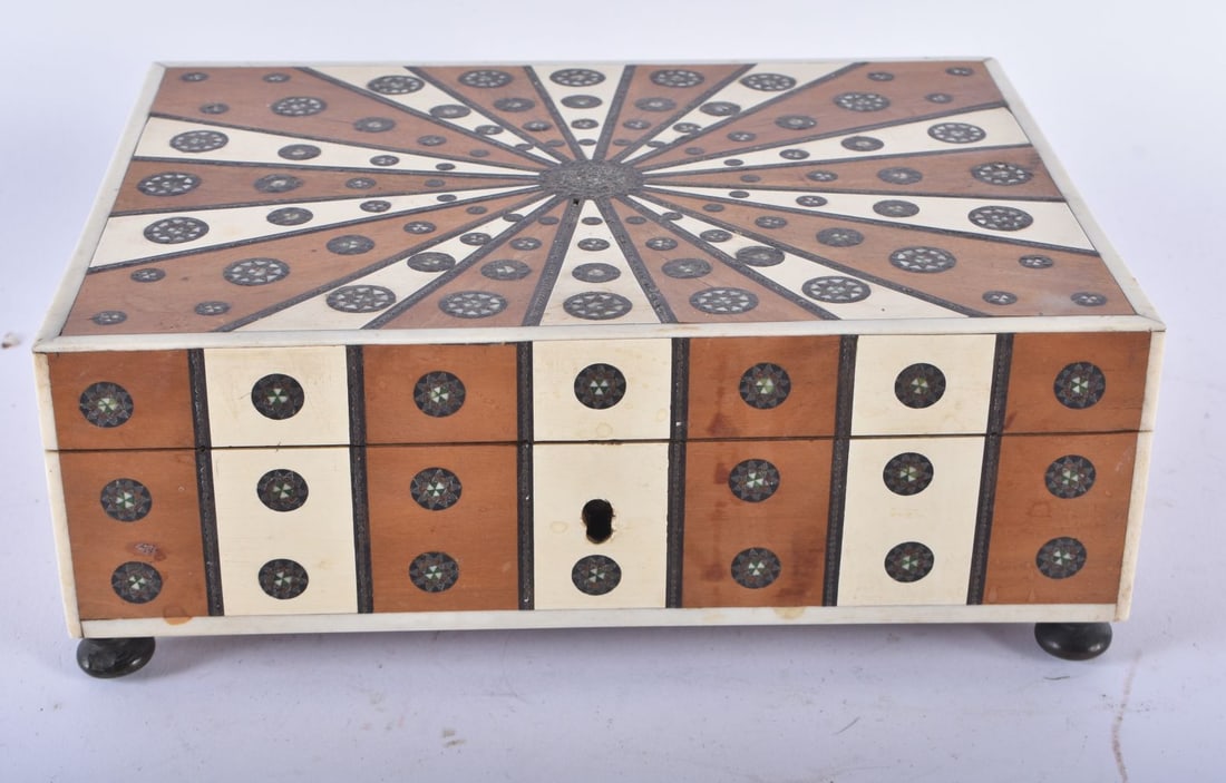 AN ANTIQUE ANGLO INDIAN SANDALWOOD BOX. 20 cm x 14 cm. (1 of 3)