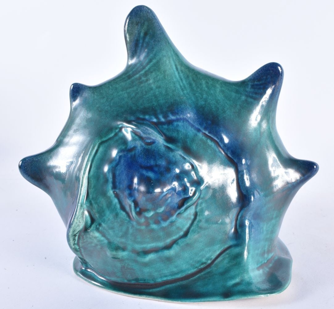 AN UNUSUAL POOLE POTTERY CERAMIC CONCH SHELL. 18 cm x 18 cm.: AN UNUSUAL POOLE POTTERY CERAMIC CONCH SHELL. 18 cm x 18 cm.