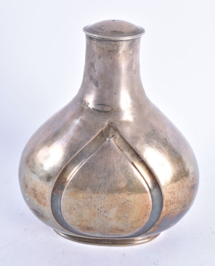 A RARE 19TH CENTURY MIDDLE EASTERN ISLAMIC SILVER FLASK. 913 grams. 22.5cm x 18 cm.: A RARE 19TH CENTURY MIDDLE EASTERN ISLAMIC SILVER FLASK. 913 grams. 22.5cm x 18 cm.