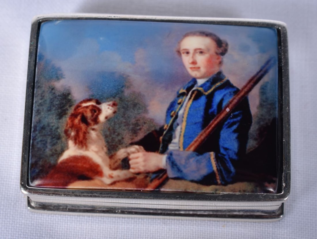A Silver and Enamel Pill Box decorated with a Civil War Soldier and his Faithful Dog Pat . Stamped 9: A Silver and Enamel Pill Box decorated with a Civil War Soldier and his Faithful Dog Pat . Stamped 925, 2.8cm x 1.3cm x 3.6 cm , weight 26.8g