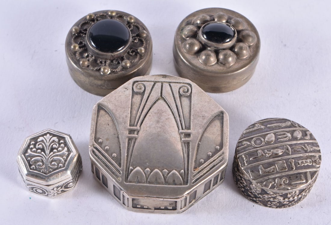 5 x .800 & .925 Silver pill / trinket boxes. 89.4 grams. (5): 5 x .800 & .925 Silver pill / trinket boxes. 89.4 grams. (5)