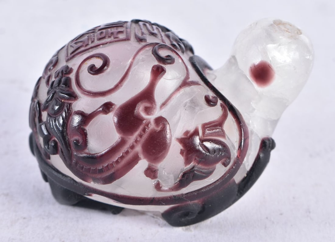 AN EARLY 20TH CENTURY CHINESE PEKING GLASS SNUFF BOTTLE AND STOPPER Late Qing/Republic. 5.5cm wide.: AN EARLY 20TH CENTURY CHINESE PEKING GLASS SNUFF BOTTLE AND STOPPER Late Qing/Republic. 5.5cm wide.