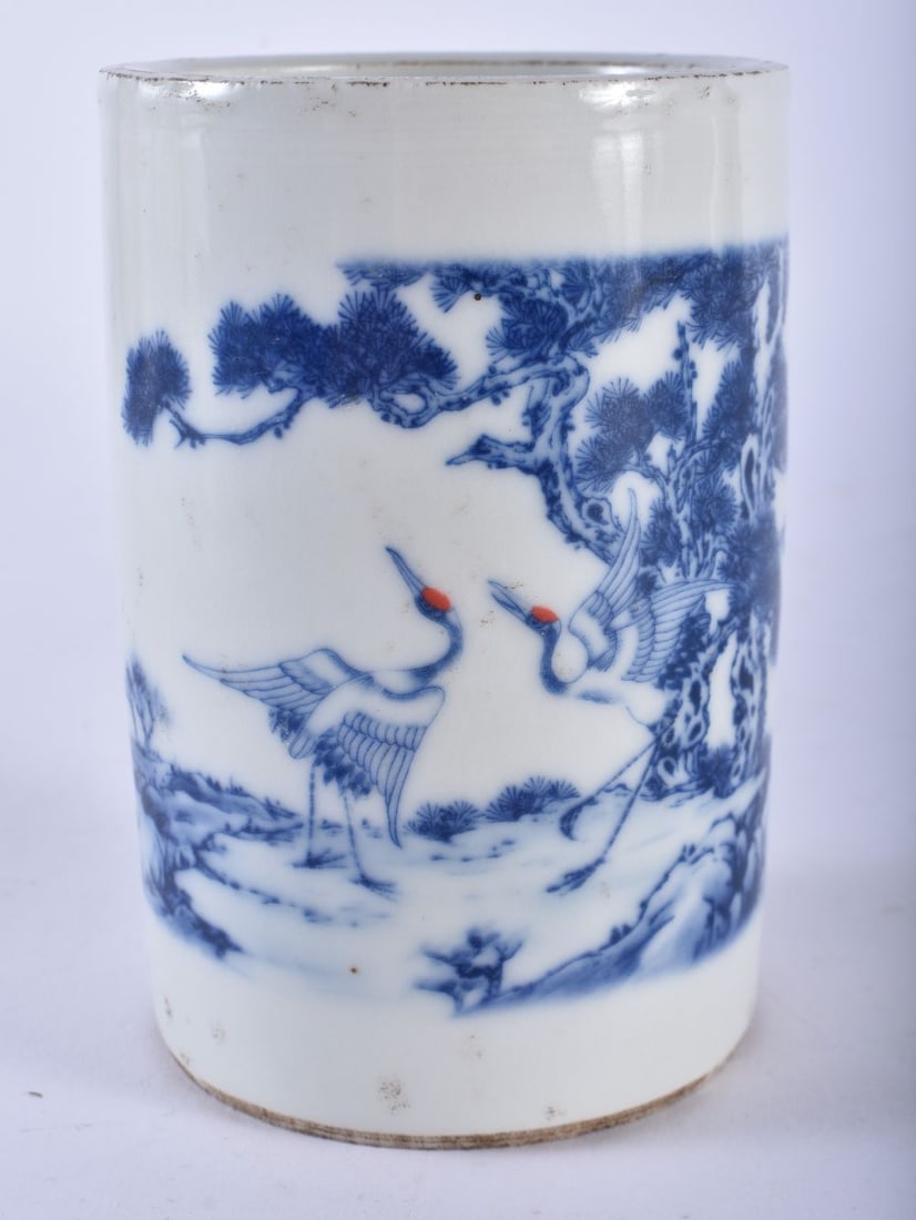 A CHINESE BLUE AND WHITE BRUSH POT 20th Century. 11cm high.: A CHINESE BLUE AND WHITE BRUSH POT 20th Century. 11cm high.