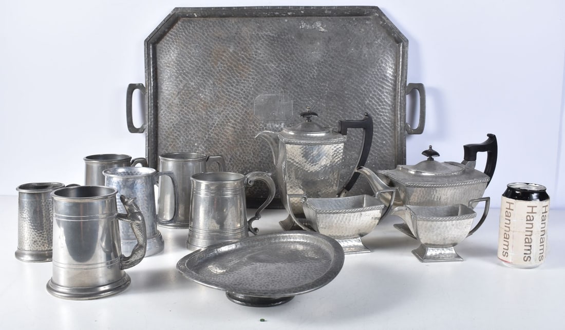 A collection of vintage English  Pewter items 59 x 40 cm (12) (1 of 4)
