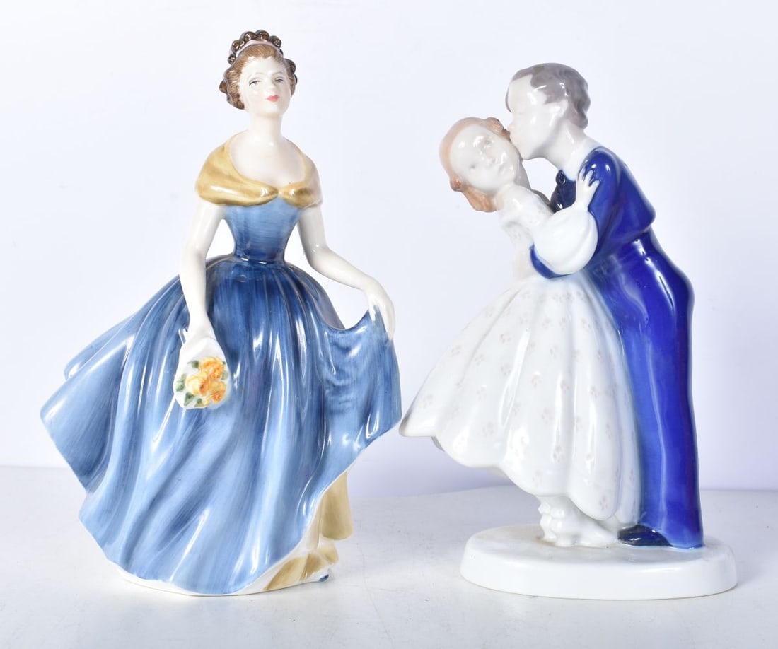 A Royal Doulton figurine "Melanie"together with a Danish figurine 18 cm (2). (1 of 6)