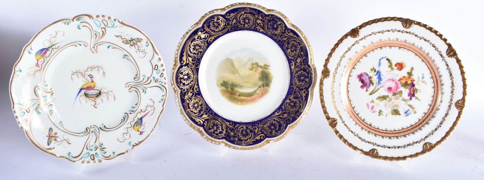 THREE MID 19TH CENTURY WORCESTER PLATES in various forms and sizes. Largest 23 cm wide. (3) (1 of 6)