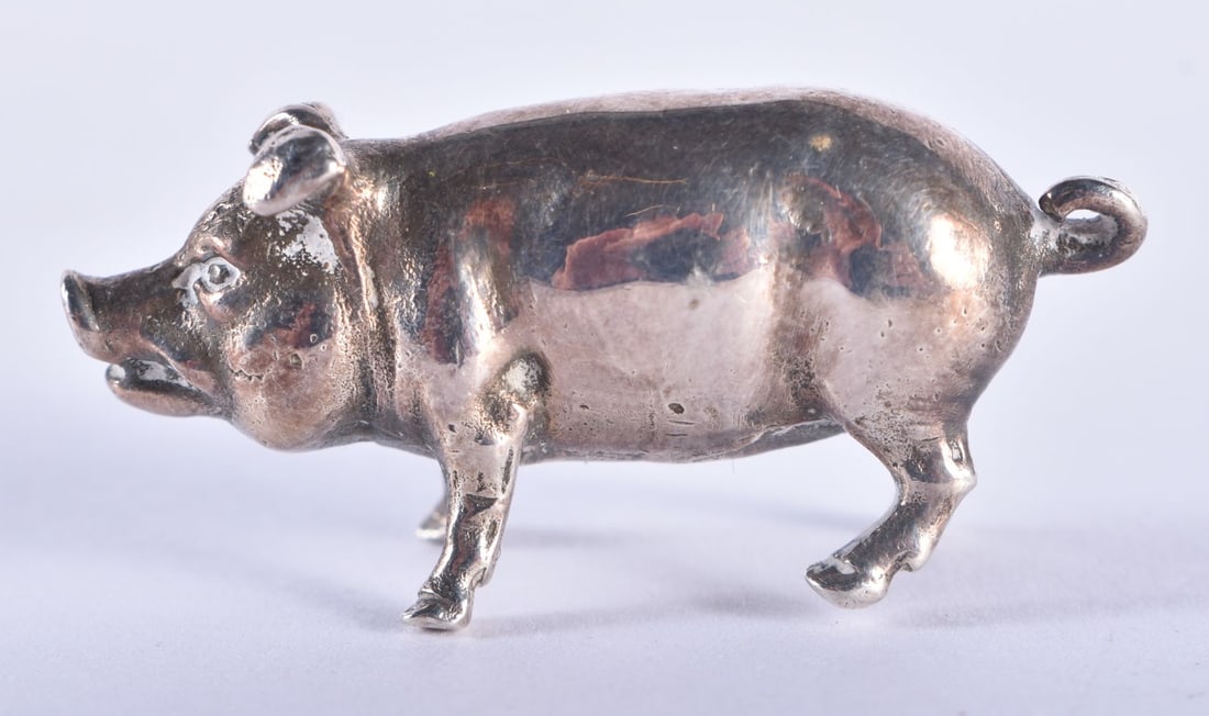AN ENGLISH SILVER FIGURE OF A PIG. London 1988. 35 grams. 4 cm wide.: AN ENGLISH SILVER FIGURE OF A PIG. London 1988. 35 grams. 4 cm wide.